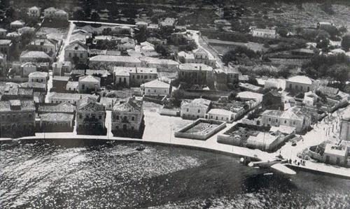 Italian seaplane on the harbor of Cephalonia after the landing of an small airborne troop contingent.  30 April 1941